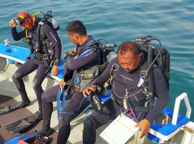 Team members get ready to dive